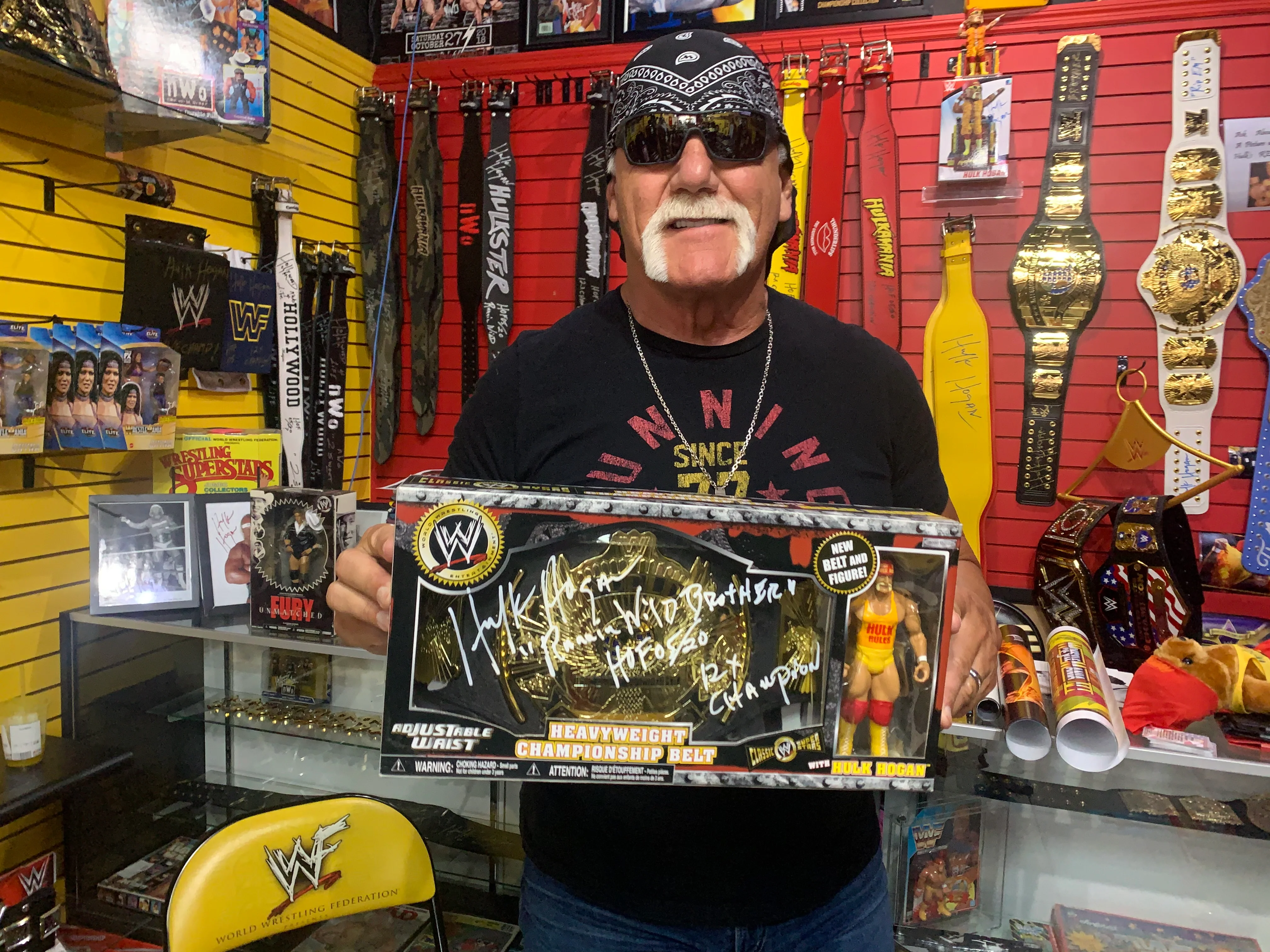 Hulk Hogan Signed WWE Classic Superstars Figure & Belt - Image 2